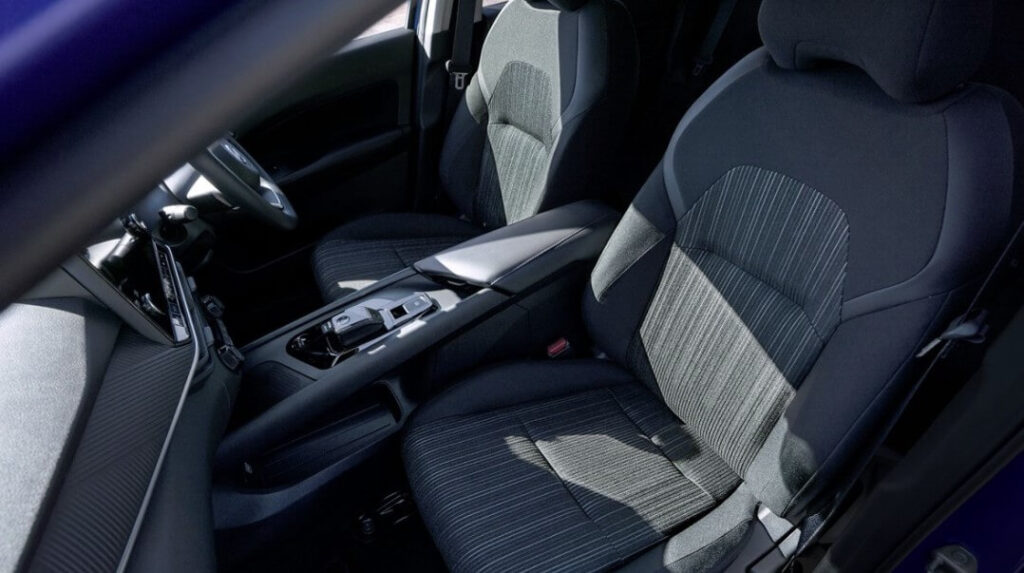 車のバッテリー価格はどこで差がつく?