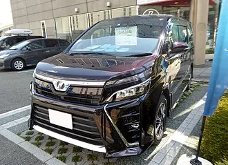 ヴォクシー3代目(R80G/W型):存在感を極めたデザイン