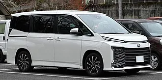 ヴォクシー4代目(R90W型):先鋭的で独創的な新世代フェイス