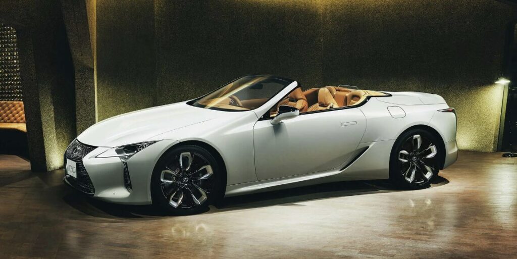 LC300 新車価格と特徴