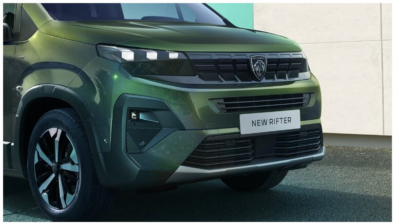 7人乗りミニバン「5008」との違い