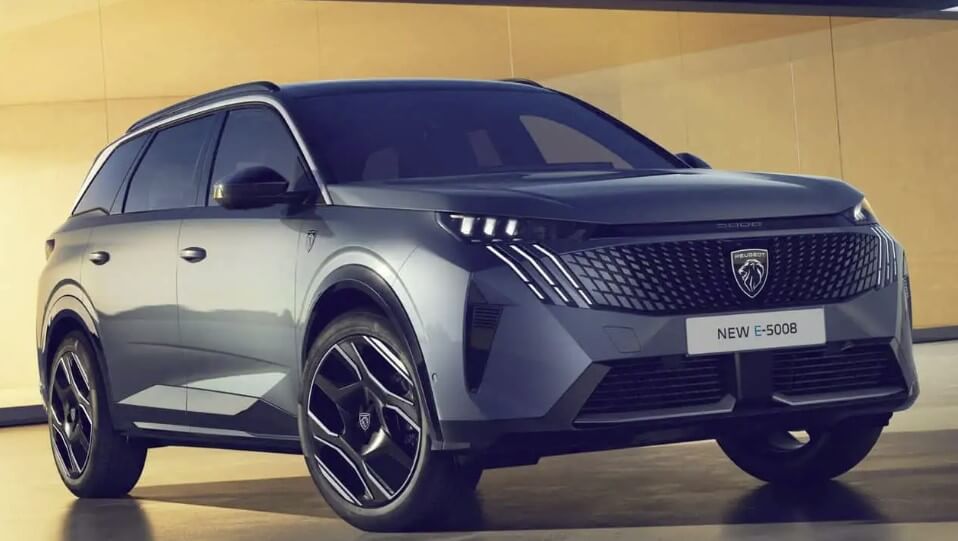 プジョー5008の新型、日本発売の注目ポイント