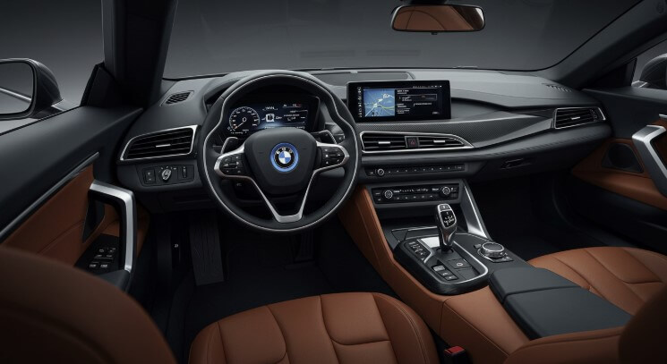 BMWi8ロードスターの新車価格の評価と市場動向