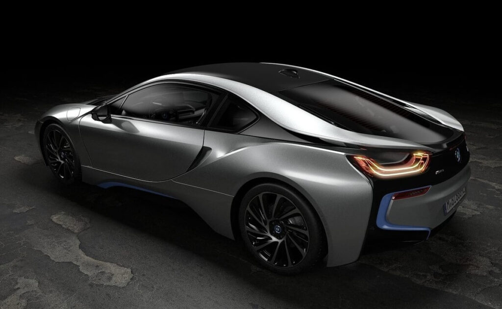 i8の馬力と走行性能の実力