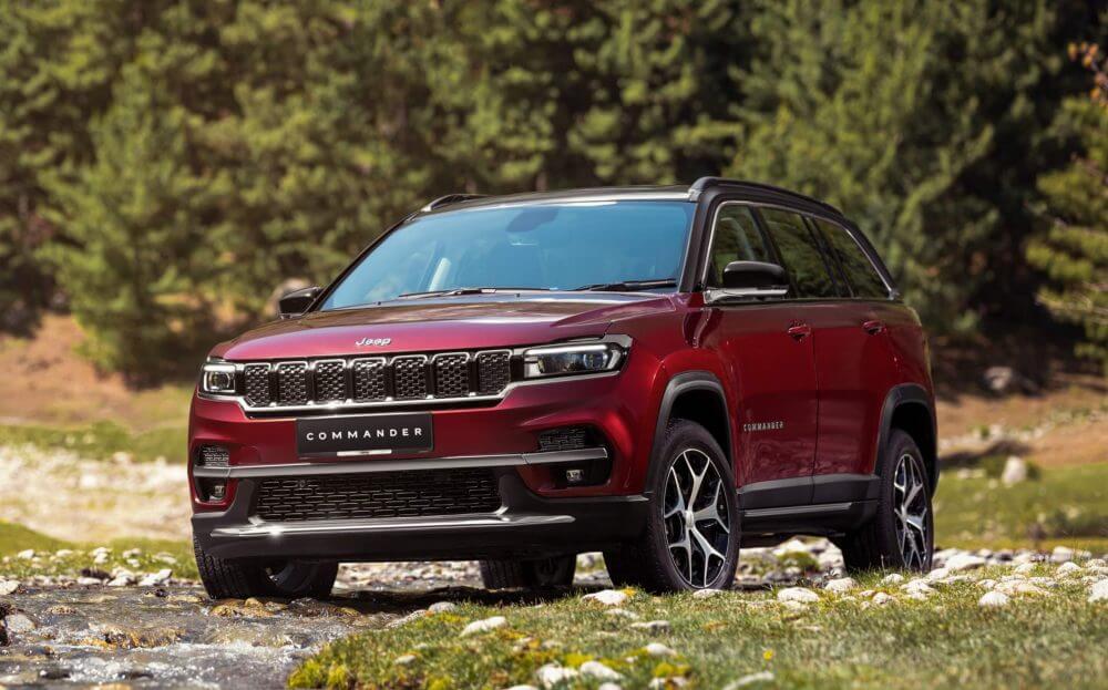 ジープ アベンジャーは何人乗りか？最小モデルは？