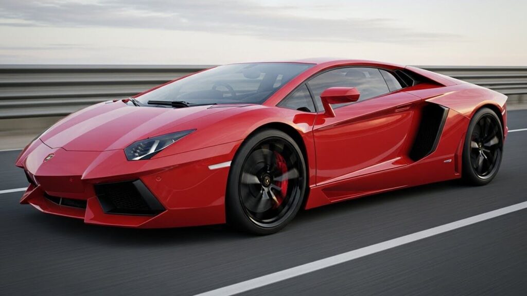 ランボルギーニ アヴェンタドールの値段の中古相場とモデル比較